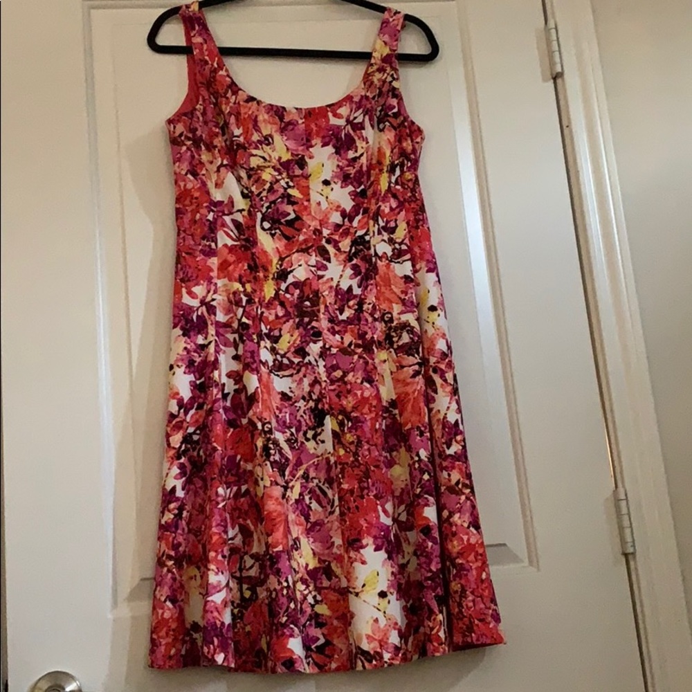 Spring dress - Picture 2 of 5